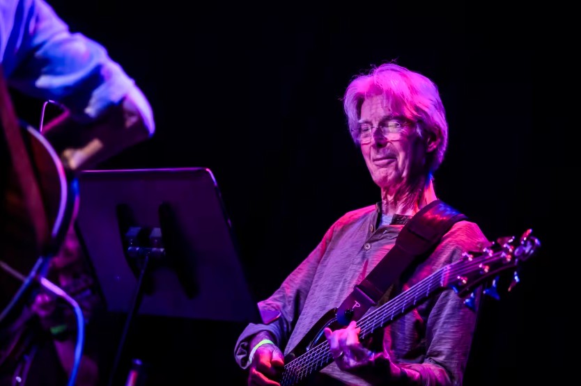 Grateful Dead'den Phil Lesh, 2 Haziran 2021'de Nashville, Tenn.'de sahne alıyor. Keith Griner / Getty Images